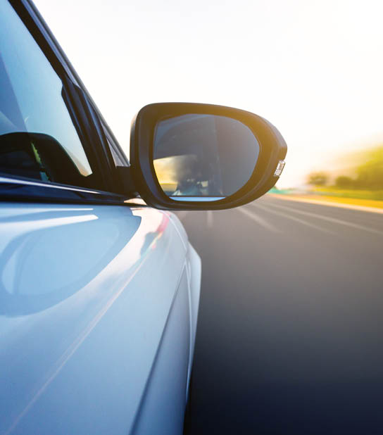 Car driving. Voiture roulant sur la route.